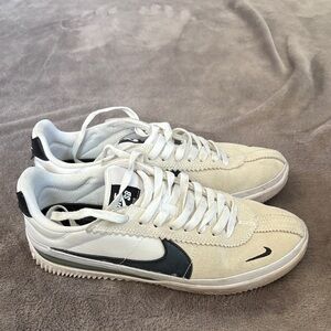 Nike BRSB women’s Cream and Black Sneakers